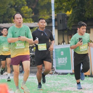 Race photo from BAUR RUN 2025