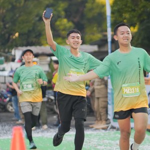 Race photo from BAUR RUN 2025