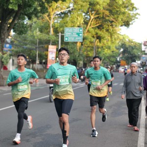 Race photo from BAUR RUN 2025