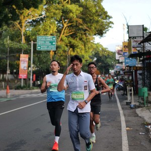 Race photo from BAUR RUN 2025