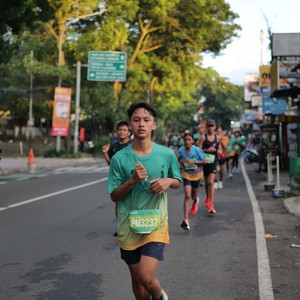 Race photo from BAUR RUN 2025