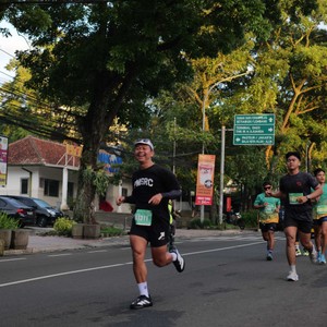 Race photo from BAUR RUN 2025