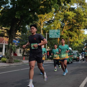 Race photo from BAUR RUN 2025