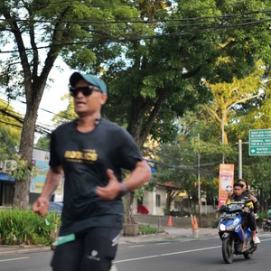 Race photo from BAUR RUN 2025