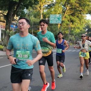 Race photo from BAUR RUN 2025