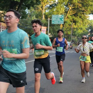 Race photo from BAUR RUN 2025