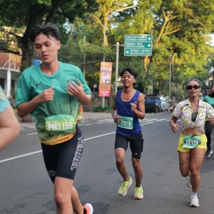 Race photo from BAUR RUN 2025