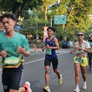 Race photo from BAUR RUN 2025