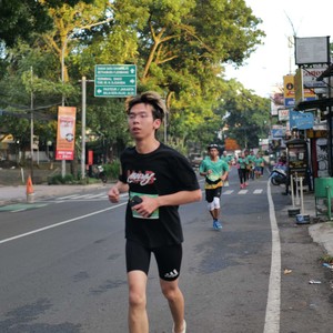 Race photo from BAUR RUN 2025