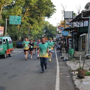Race photo from BAUR RUN 2025