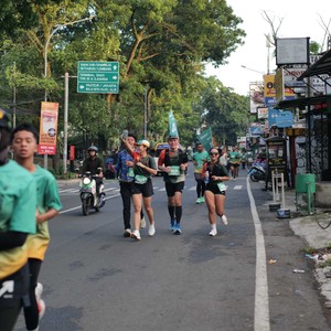Race photo from BAUR RUN 2025