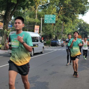 Race photo from BAUR RUN 2025