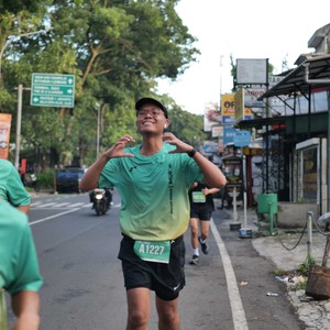 Race photo from BAUR RUN 2025