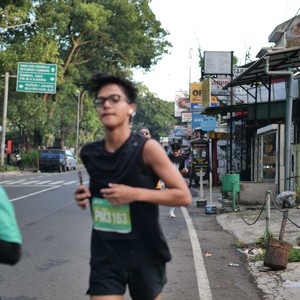 Race photo from BAUR RUN 2025