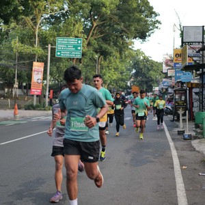 Race photo from BAUR RUN 2025