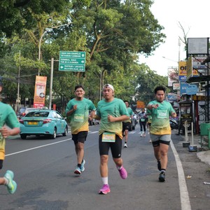 Race photo from BAUR RUN 2025