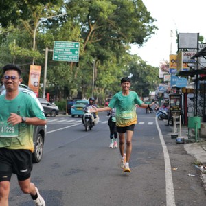 Race photo from BAUR RUN 2025