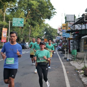Race photo from BAUR RUN 2025