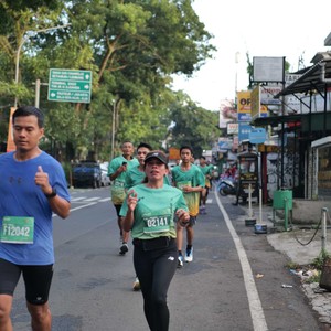 Race photo from BAUR RUN 2025
