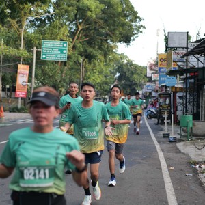 Race photo from BAUR RUN 2025