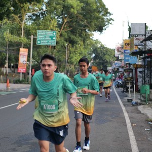 Race photo from BAUR RUN 2025