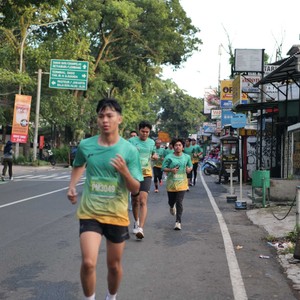 Race photo from BAUR RUN 2025