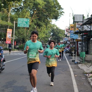 Race photo from BAUR RUN 2025