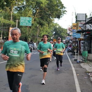Race photo from BAUR RUN 2025