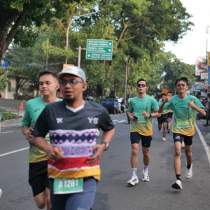 Race photo from BAUR RUN 2025