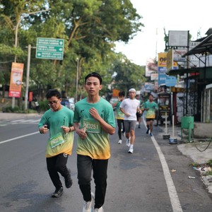 Race photo from BAUR RUN 2025