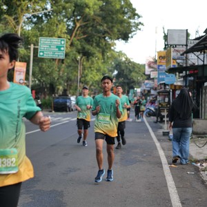 Race photo from BAUR RUN 2025