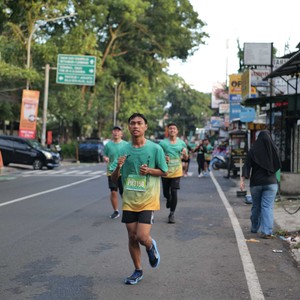 Race photo from BAUR RUN 2025