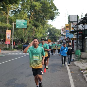 Race photo from BAUR RUN 2025