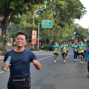Race photo from BAUR RUN 2025
