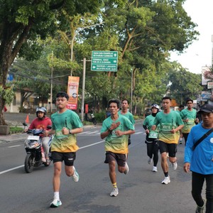 Race photo from BAUR RUN 2025