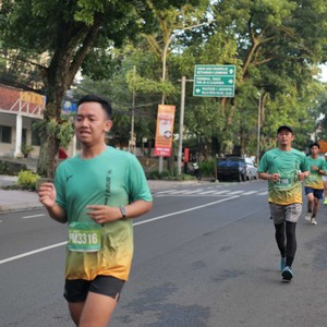 Race photo from BAUR RUN 2025