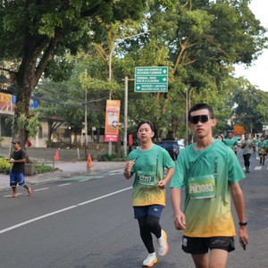 Race photo from BAUR RUN 2025