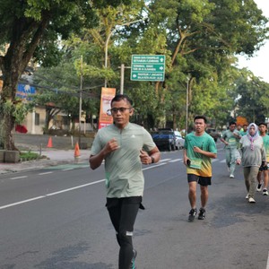 Race photo from BAUR RUN 2025