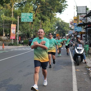 Race photo from BAUR RUN 2025