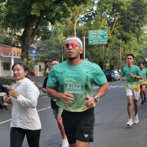 Race photo from BAUR RUN 2025