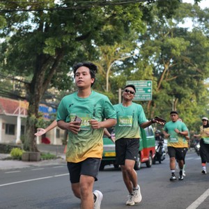 Race photo from BAUR RUN 2025