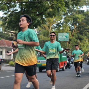 Race photo from BAUR RUN 2025