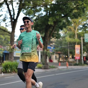 Race photo from BAUR RUN 2025
