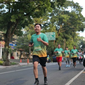 Race photo from BAUR RUN 2025