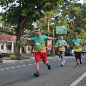 Race photo from BAUR RUN 2025