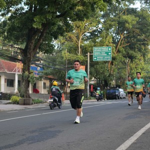 Race photo from BAUR RUN 2025