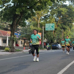 Race photo from BAUR RUN 2025