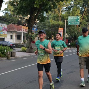Race photo from BAUR RUN 2025