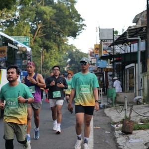 Race photo from BAUR RUN 2025