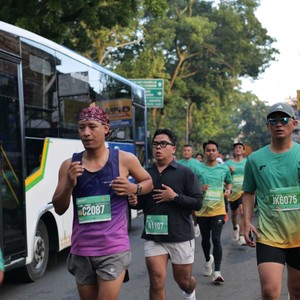 Race photo from BAUR RUN 2025